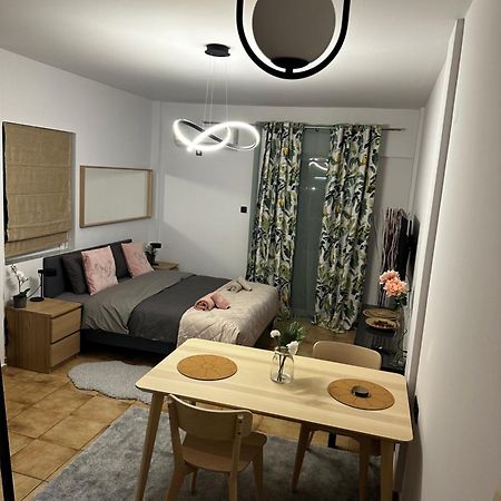 Νεάπολη Apartment Larissa Bagian luar foto