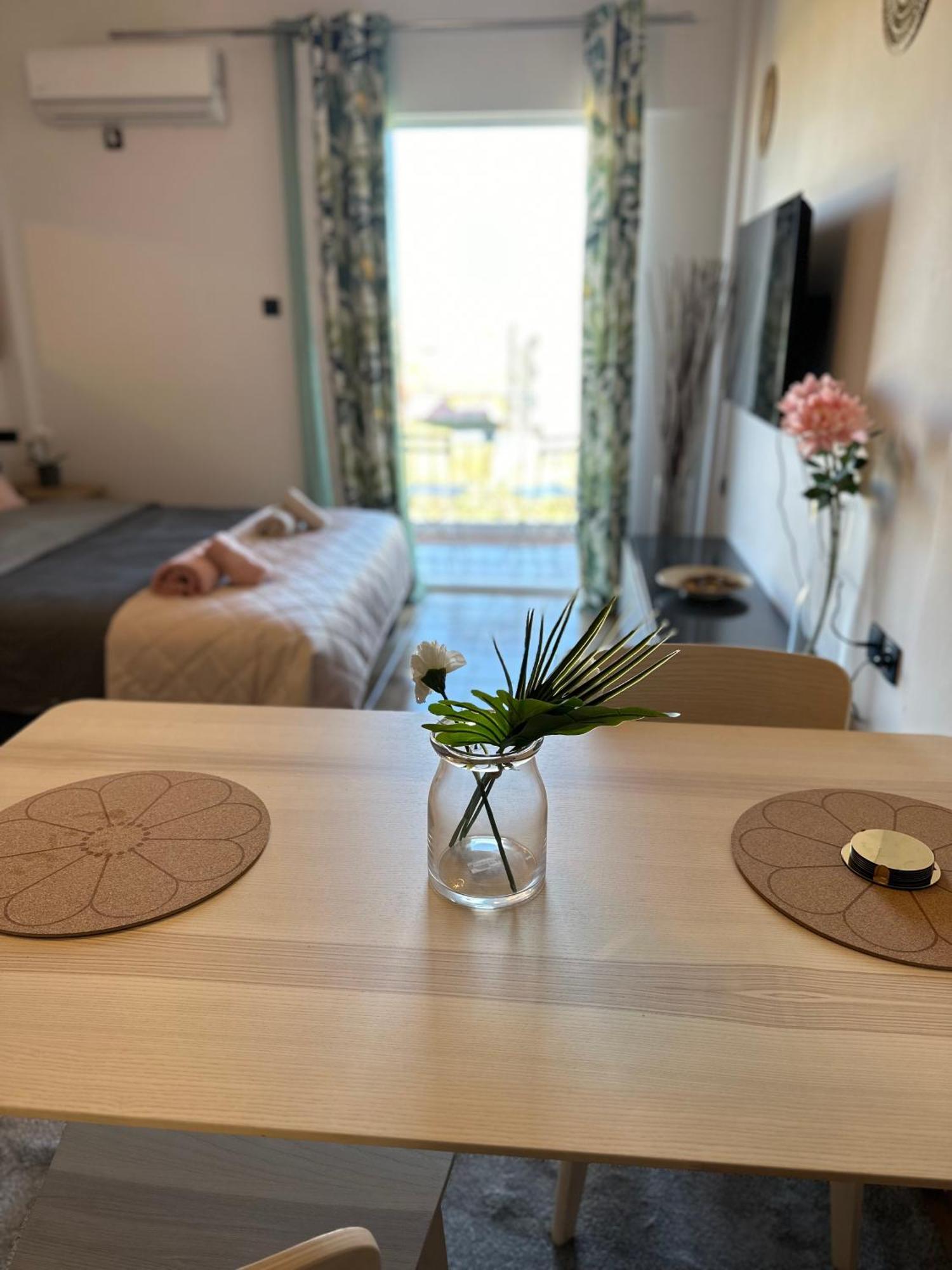 Νεάπολη Apartment Larissa Bagian luar foto